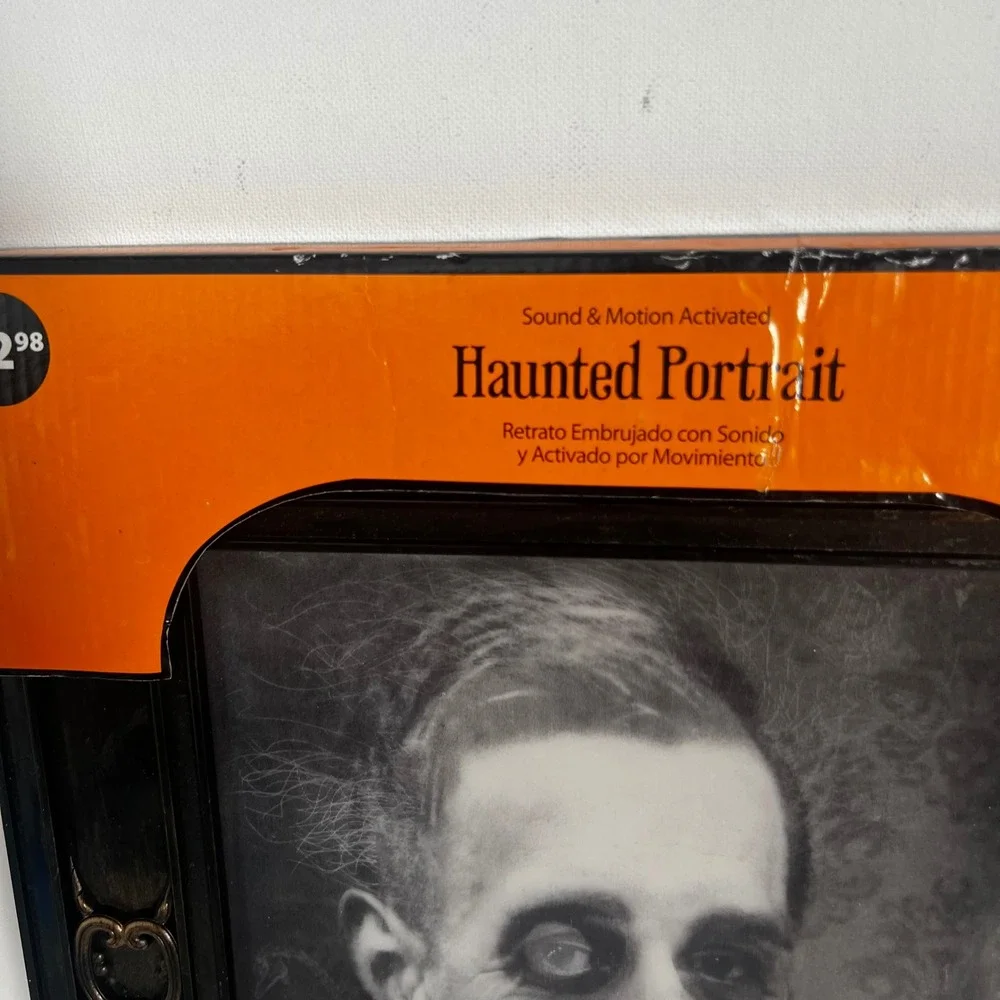 Walmart Haunted Portrait Sound Motion Activated Light Up Halloween Decor 61320